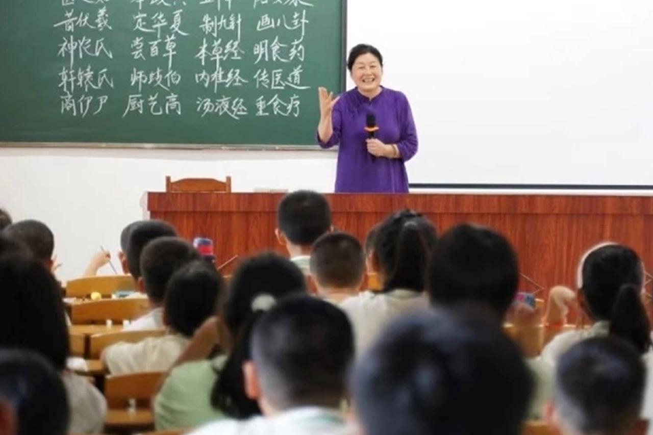 中医：仁心仁术，保身全体。