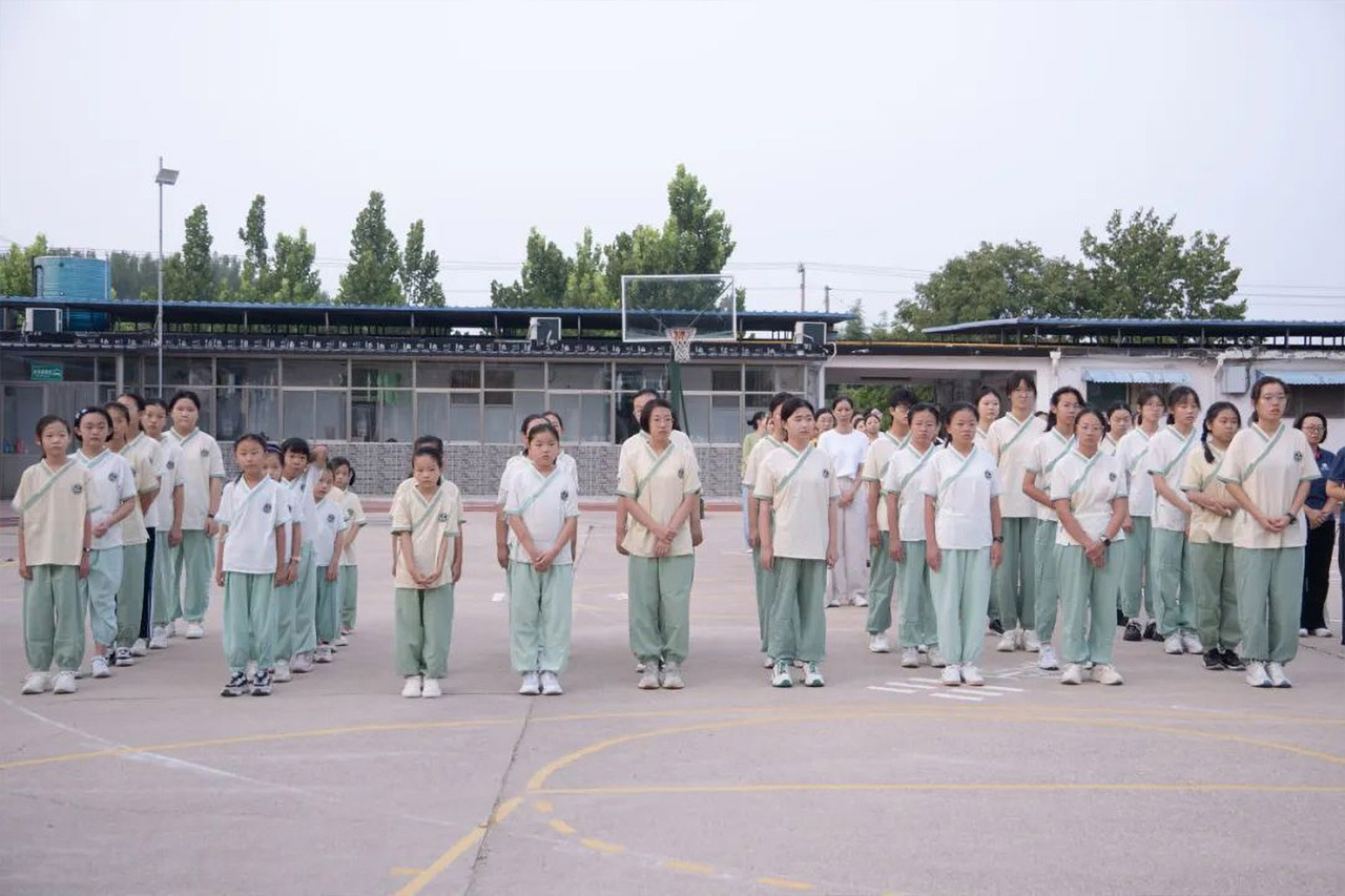 曲阜春耕园传统文化教育学校举办入学礼——“某有不学子某，请老师教之”