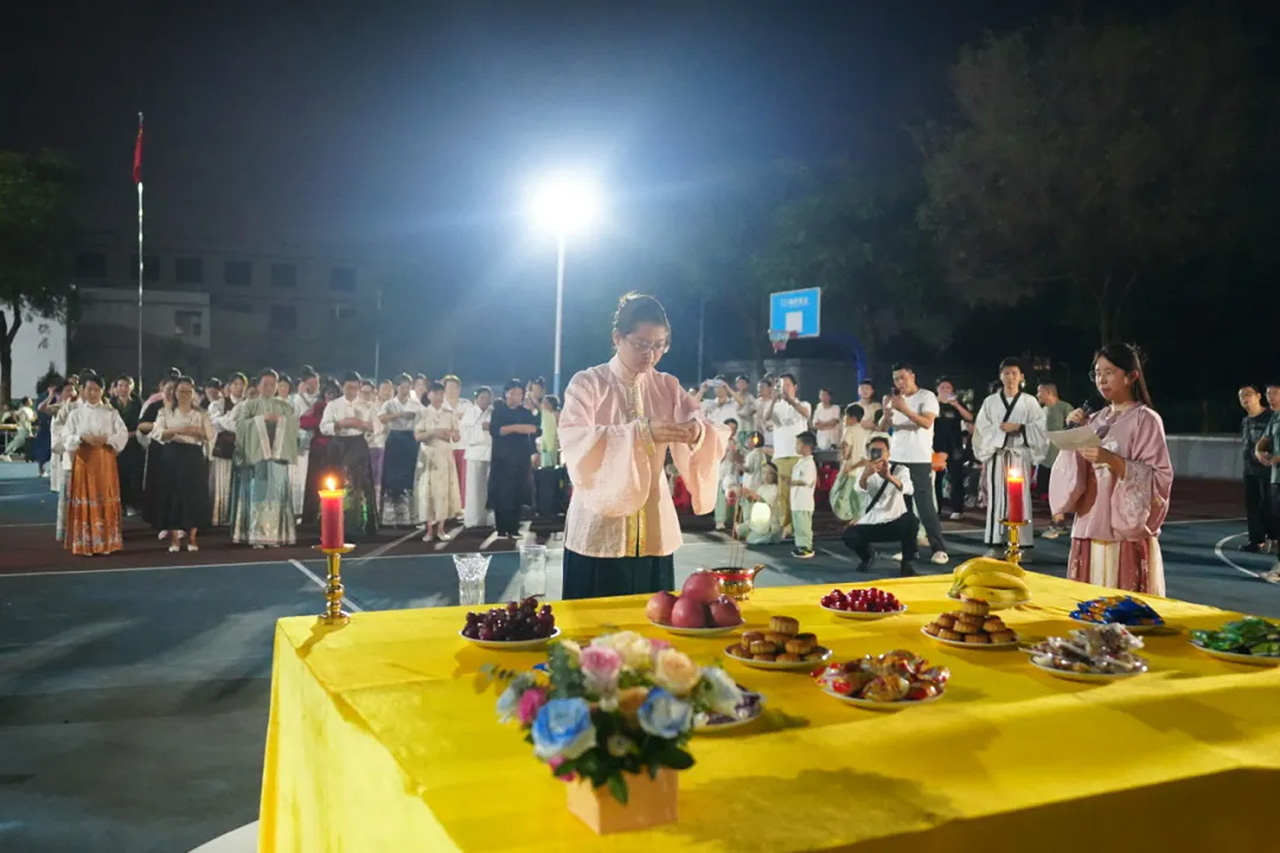 “月满中秋夜，情满人间时”|春耕园传统文化学校的中秋节原来是这样过的