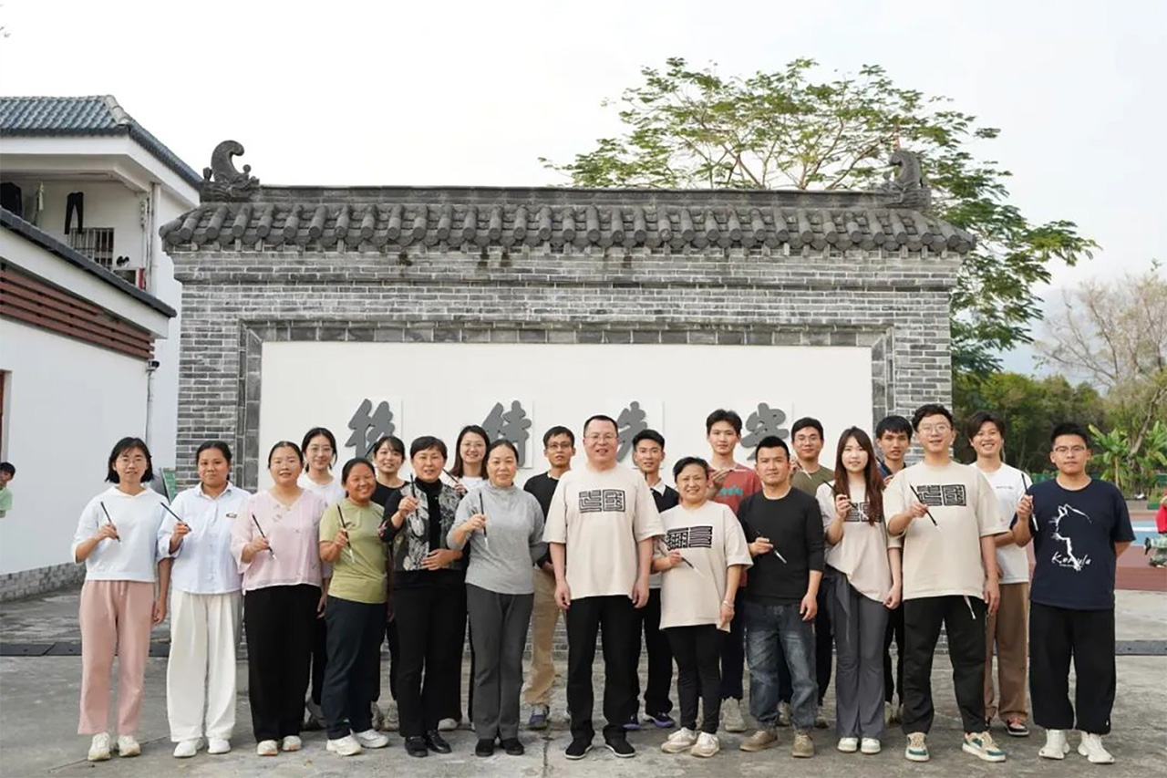 传统文化盛宴：一凡老师莅临春耕园讲授汉字文化真谛