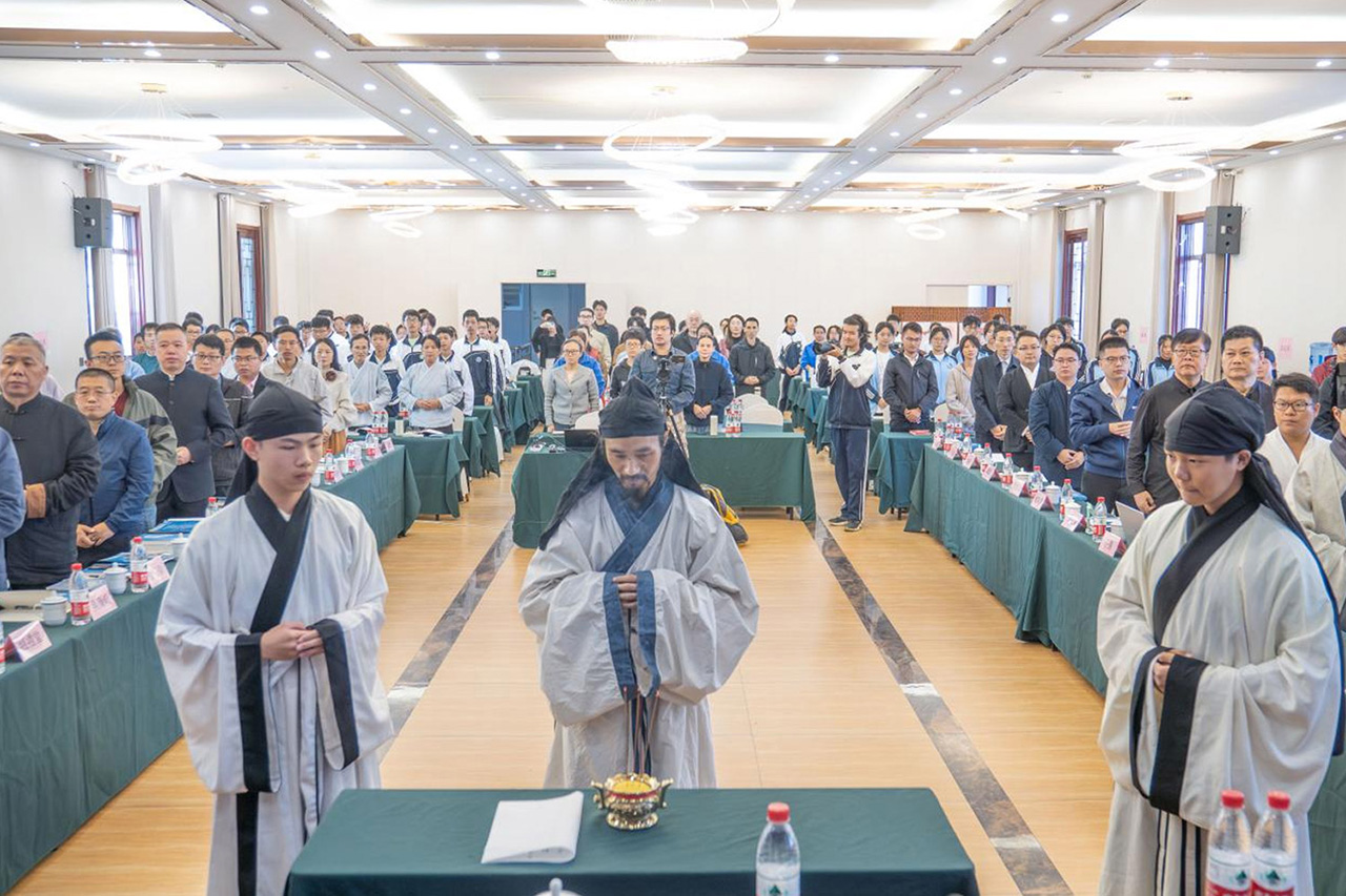 春耕园学校：第七届经学论坛暨经学教育与实践研讨会在圣城曲阜举办